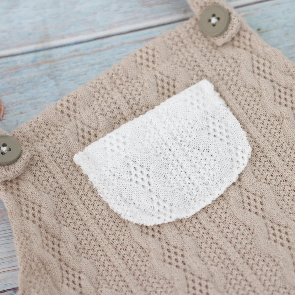 107-Ensemble Photographie Naissance en Tricot - Pantalon à Bretelles et Bonnet Pompon