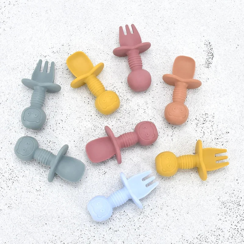 309-Ensemble de Vaisselle en Silicone pour Bébé 3/4 PCS avec Assiette, Cuillère et Fourchette – Couleur Unie