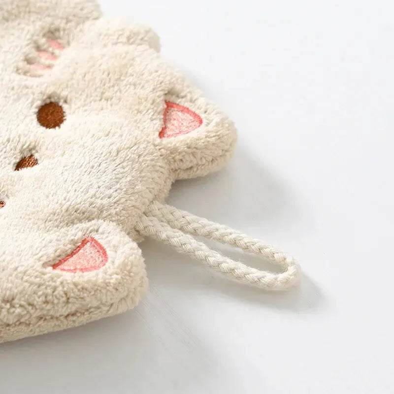 476-Serviette Suspendue en Velours Coral – Adorable et Pratique !