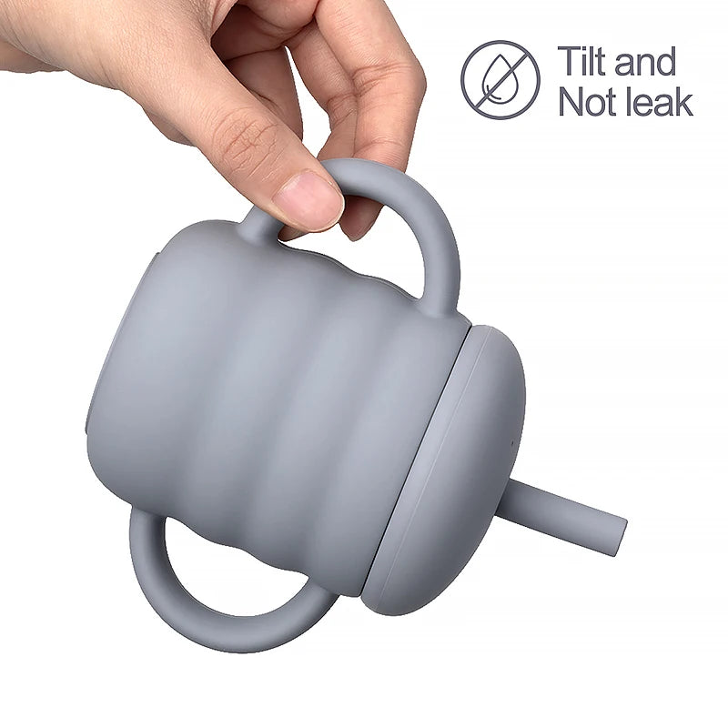 330-Tasse en Silicone pour Bébé avec Paille – 150ml – Sans BPA, Anti-Fuite et Portable
