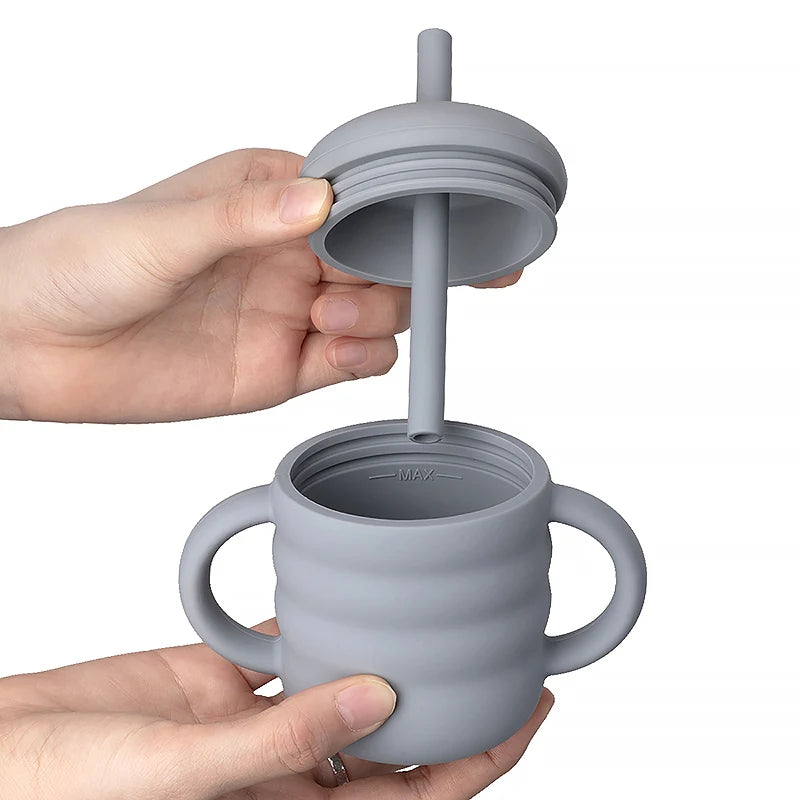 330-Tasse en Silicone pour Bébé avec Paille – 150ml – Sans BPA, Anti-Fuite et Portable