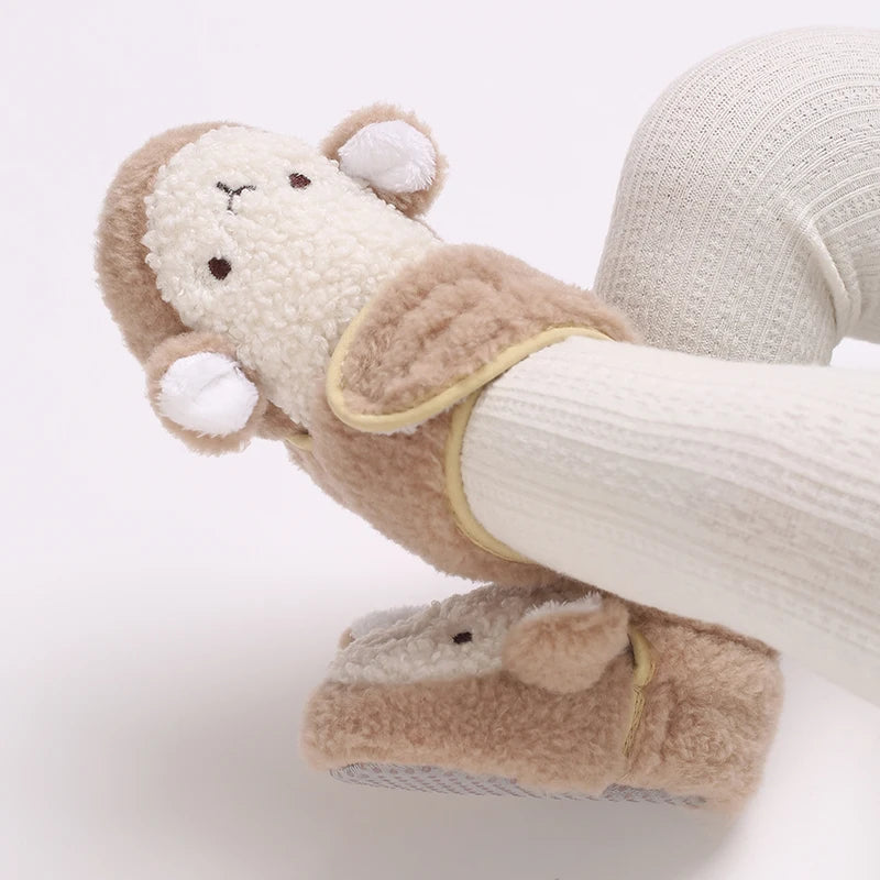 047-Chaussons Bébé d’Hiver – Douceur et Confort pour les Premiers Pas