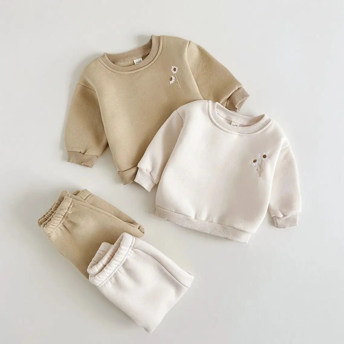 070B-Ensemble Hiver Bébé 2 Pièces – Sweatshirt Épais à Fleurs Brodées et Jogger en Polaire