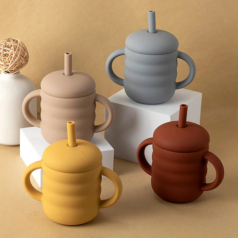 330-Tasse en Silicone pour Bébé avec Paille – 150ml – Sans BPA, Anti-Fuite et Portable