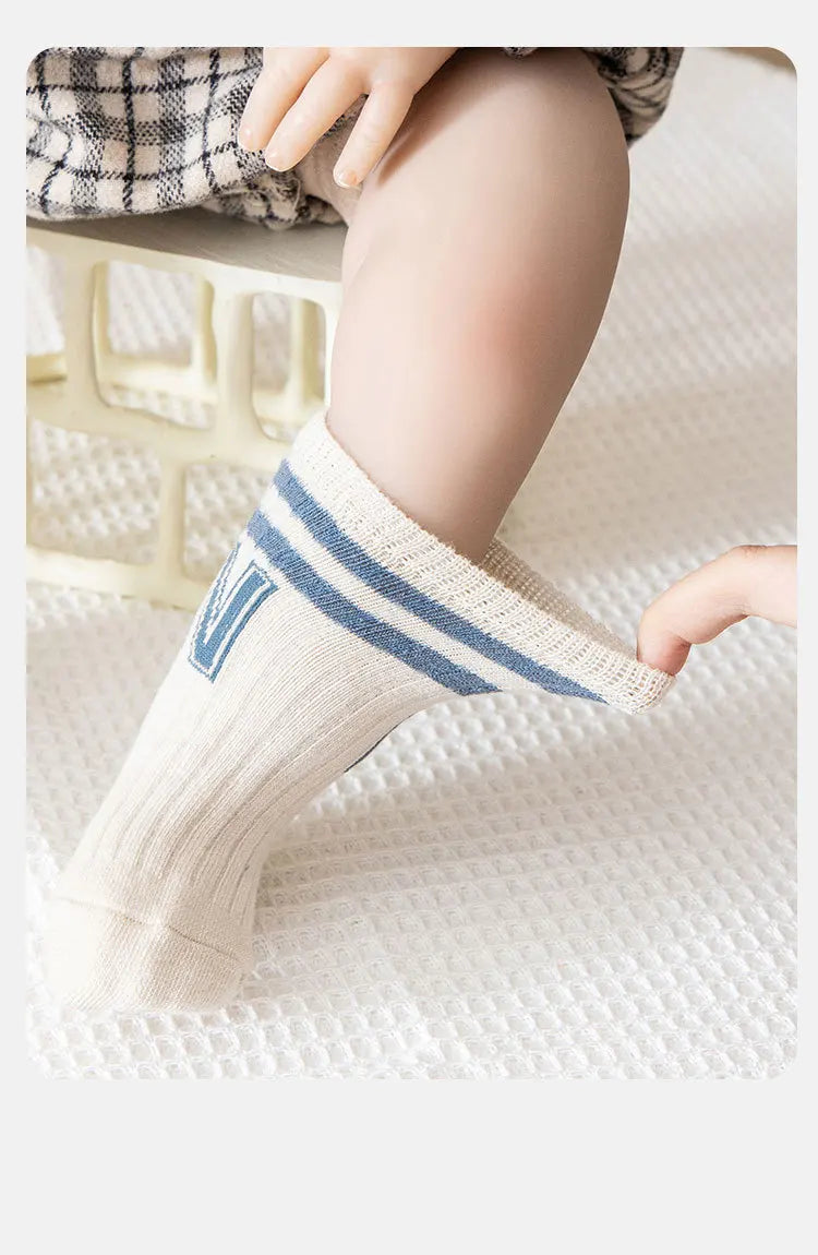 058F-Chaussettes Bébé Newborn – Mignonnes avec Motifs de Lettres