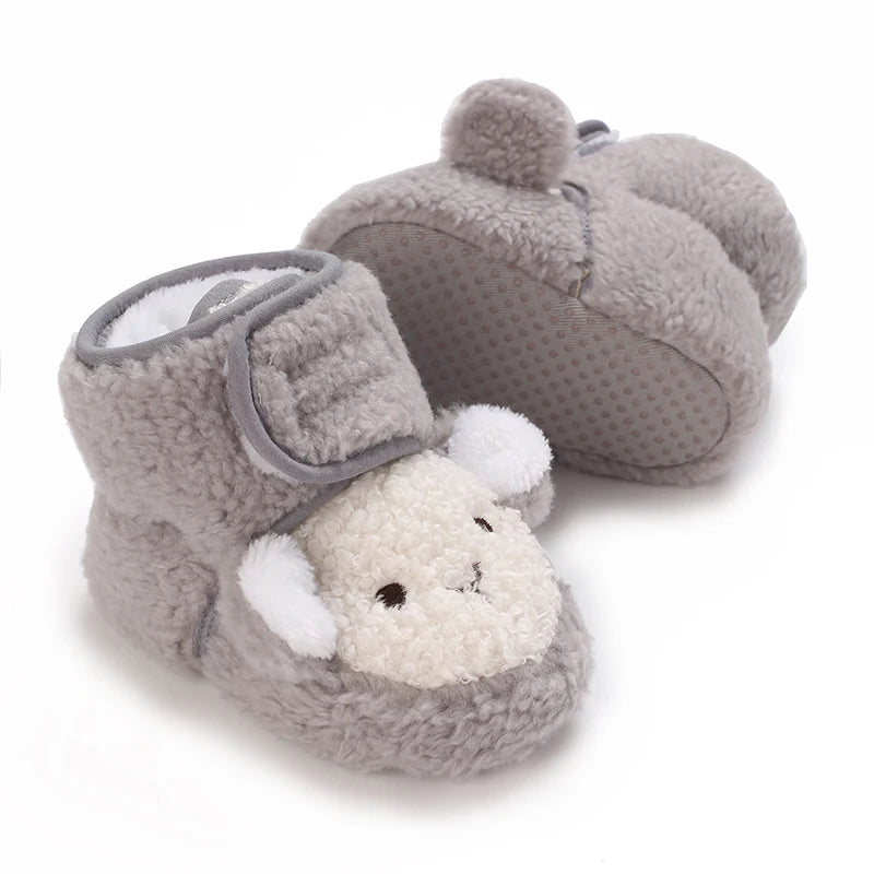 047-Chaussons Bébé d’Hiver – Douceur et Confort pour les Premiers Pas