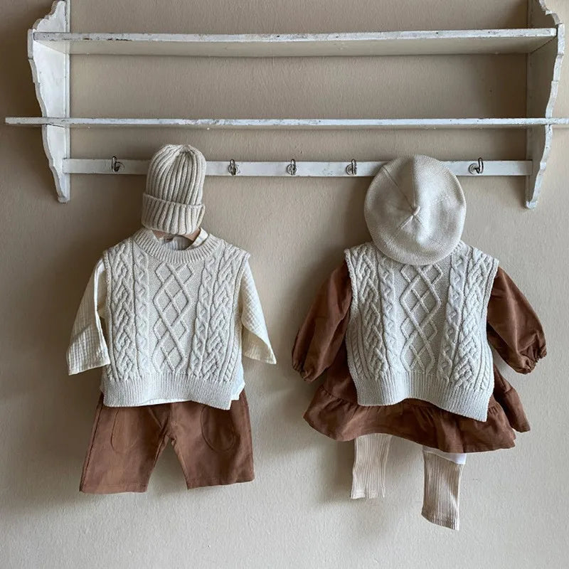 057-Gilet en Tricot pour Bébé - Élégance et Confort pour le Printemps et l'Automne