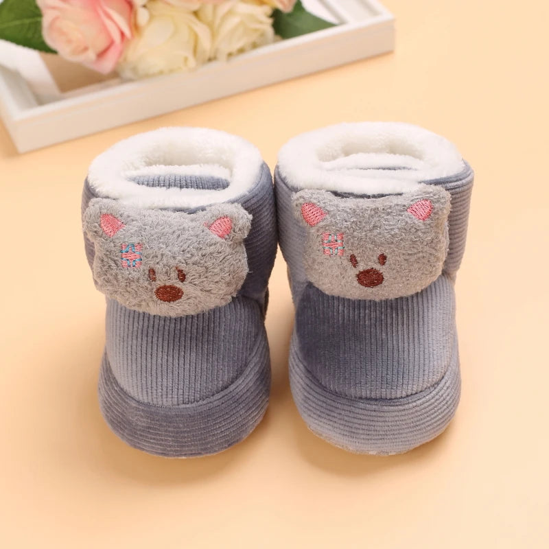 047-Chaussons Bébé d’Hiver – Douceur et Confort pour les Premiers Pas