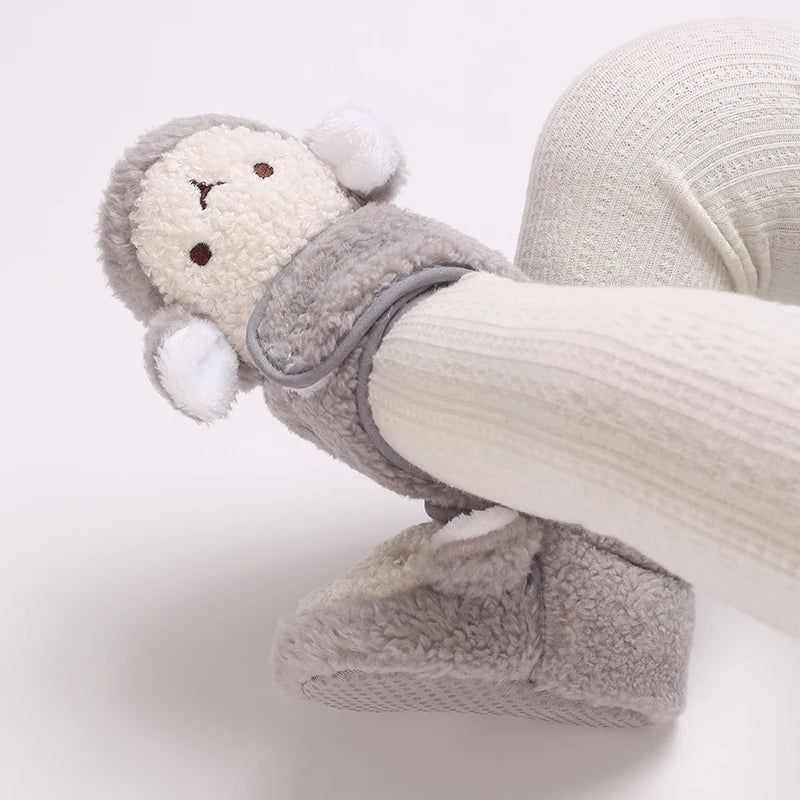 047-Chaussons Bébé d’Hiver – Douceur et Confort pour les Premiers Pas