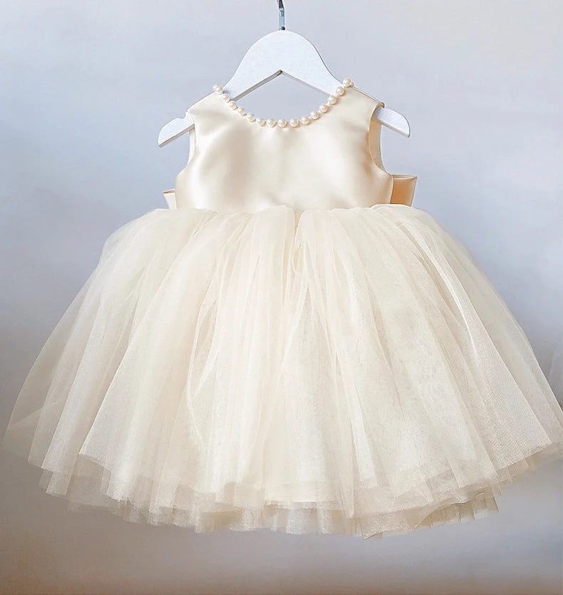 109A-Robe de Baptême Fille avec Nœud : Élégance et Confort pour les Moments Spéciaux de Votre Petite Princesse