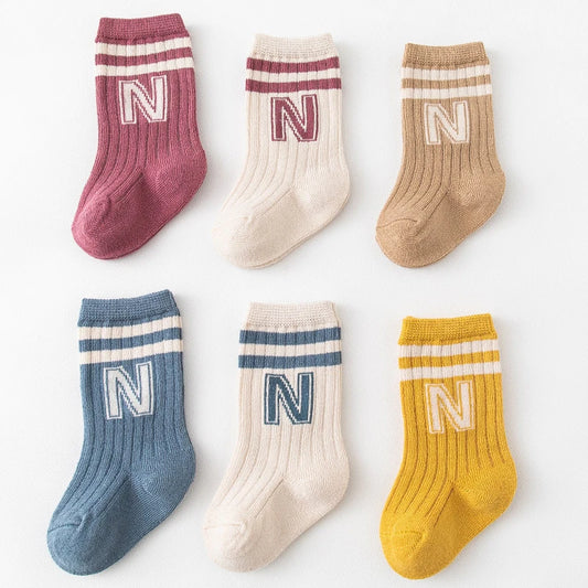 058F-Chaussettes Bébé Newborn – Mignonnes avec Motifs de Lettres