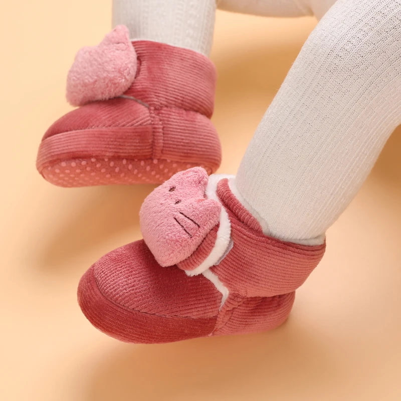 047-Chaussons Bébé d’Hiver – Douceur et Confort pour les Premiers Pas