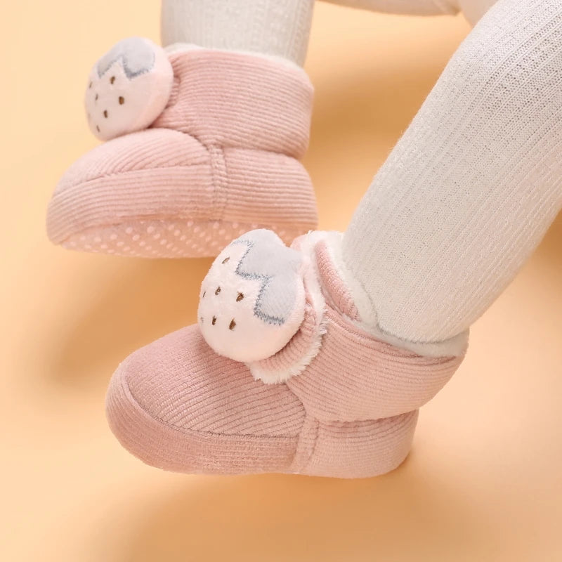 047-Chaussons Bébé d’Hiver – Douceur et Confort pour les Premiers Pas