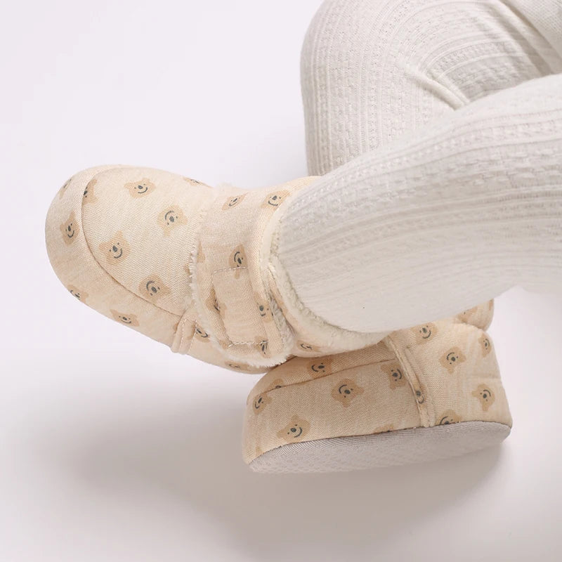 047-Chaussons Bébé d’Hiver – Douceur et Confort pour les Premiers Pas