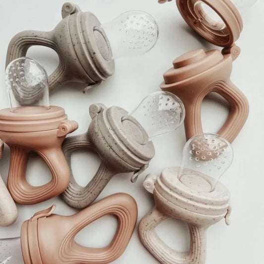 346-Poussoir à Fruits en Silicone pour Bébé – Pratique et Sain !